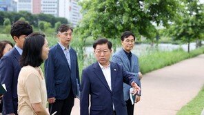 당선 후 첫 일정은 안양천…박승원 광명시장 “시민 안전·민생부터 챙길 것”
