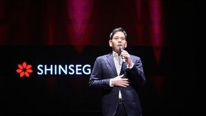 이마트·프라퍼티 대표맡는 정용진 회장… 등기이사 등록으로 ‘책임경영’ 전면화