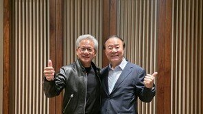 삼성 전영현 “젠슨 황과 HBM4 공급, 차세대 칩 협력 논의”