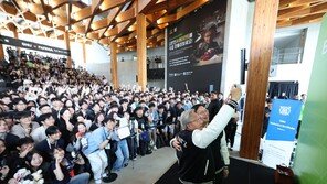 서울대 달군 ‘K-젠슨’…“여러분은 AI 혁신 누리는 좋은 시대에 졸업”