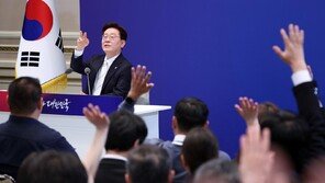 “검사 보완수사권 여부, 국회에 맡길 생각”