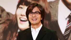 하와이 떠난 배용준♥박수진 근황…싱가포르 공항서 자녀들과 포착