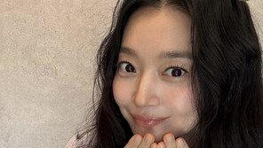 신민아, 반지보다 눈에 띈 얼굴…“구미호 때 그대로”