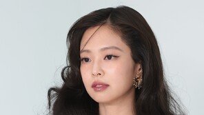 제니 ‘드라큘라’, 美 빌보드 ‘핫100’ 10위…재진입 성공