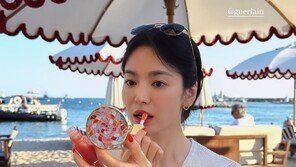 송혜교, 화사한 메이크업으로 뽐낸 극강 비주얼