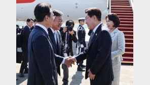 李 배웅 불참한 정청래, 전북서 이원택 보고 선운사 찾았다