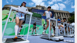 광장서 하늘 보며 트레드밀… “젊게 사는 ‘웰니스’ 배웠어요”