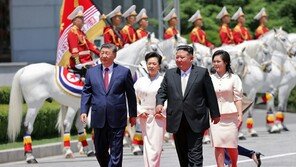 習, 6·25참전 상징 ‘조중 우의탑’ 참배