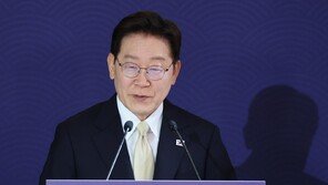 李, 지지율 급락에 “냉정한 국민 평가, 겸허히 받아들인다”