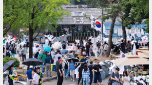 잠실 시위에 사무실 봉쇄된 대한체육회 “물품이라도 내보내달라”