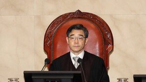 ‘화천대유 자문’ 권순일 前대법관 1심 선고…검찰, 징역 1년 구형