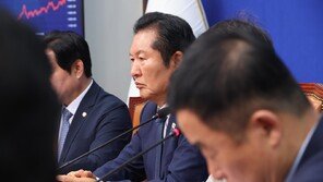 정청래 “李대통령 중심으로 똘똘 뭉쳐야…첫째도 둘째도 셋째도 단결”
