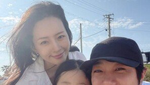 KCM, 13년 만에 공개한 아내·딸과 활짝 “행복 가까이에”