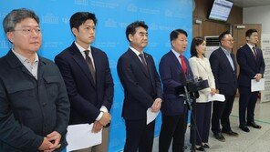 친한계 “지도부 사퇴” 당권파 “철없는 소리” 국힘 최고위 아수라장