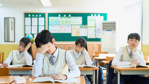 결석률 OECD 최저 한국… 학교선 자거나 딴짓 절반