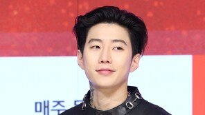 박재범, 롱샷 ‘들러리’ 논란에 직접 반박…“모르는 일에 말하지 마”