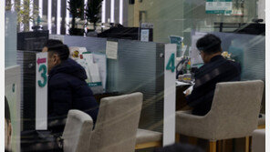 은행권, ‘빚투’ 폭주에 신용대출 조인다…마통 한도·비대면 접수 제한