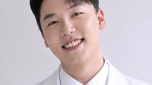 신혼여행 귀국길 울린 ‘닥터콜’… 승객 구한 30세 전공의