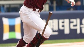 서건창, 시즌 1호 홈런 ‘쾅’…히어로즈 소속으로는 5년 만에 홈런