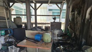 용산 모텔 옥상 폐기물 수집장 화재…투숙객 14명 대피