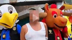 월드컵 마스코트로 변장한 페루 경찰…마약 밀매 용의자 체포