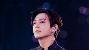 BTS 정국 집 수차례 찾아간 브라질 스토커, 징역형 집행유예