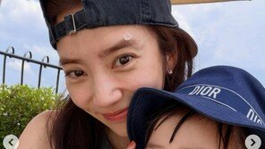 손담비, 출산 후에도 군살 없는 몸매…딸 명품 룩 입고 수영장 나들이