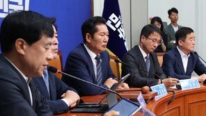 與, 정당 지지율 역전에 “책임 통감…내부 불협화음 인정”