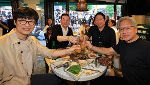 “파트너 아닌 고객일 뿐?”…젠슨 황 ‘일본 패싱’에 술렁이는 日