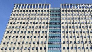사건 관계인 돈 받아 수사 청탁…경찰 출신 로펌 직원 징역 5년 구형