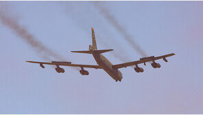 B-52 폭격기, 美기지서 이륙 직후 추락…탑승자 전원 사망