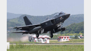 “KF-21 비행안정성 최종 공인…745개 항목 모두 충족”