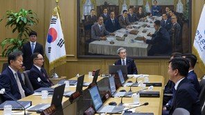 금통위 의사록 “물가 상방압력, 공식지표보다 크다”…금리인상 예고