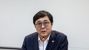 최휘영 문체부 장관 “핸드볼경기장 계속 봉쇄하면 모든 법적 수단 총동원”