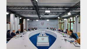 우크라로 눈 돌린 G7, 러 압박…트럼프 “원유 제재 재개 가능”