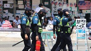 ‘올공 시위’ 현장서 30대男 흉기 휘두르고 자해