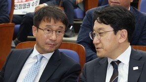 與 “원구성 미룰 시간 없다” vs 野 “법사위장 돌려달라”
