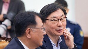 이화영 ‘연어 술파티 위증’ 징역 2년·벌금 500만원 구형