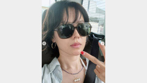 44세 손예진, 아들과 여행 중 셀카 공개…꾸밈없는 미모 눈길