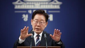 李 “북핵 못막아 아숴워하는 트럼프에 ‘단계적 접근’ 제안”