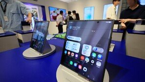 Z폴드8 ‘칩플레이션’ 직격탄…‘360만원’ 두 번 접는 폰 웃돌까