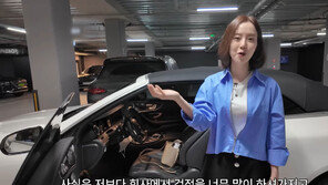 투도어 벤츠 모는 문채원 “운전에 자신 없어 작은 차 샀다”