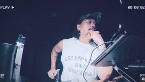 JK김동욱 “나라가 개판인데 감성 나오겠냐” 신곡 작업 중 한탄