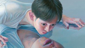 유리구슬처럼 반짝이는 눈동자…히노 코레히코 ‘Specular’