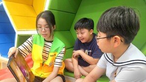 누나가 읽어주는 영어책에 집중