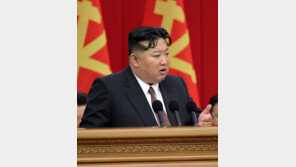 김정은 “핵무력 강화가 유일한 길…핵보유국 지위 철저히 행사”