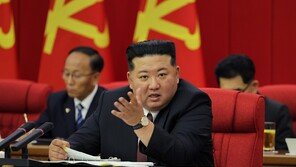 김정은 “韓, 핵잠수함 보유까지 추진…정세 극도로 악화”