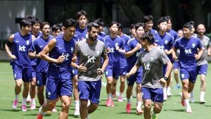 홍명보호, 빗장 걸고 ‘체감기온 40도 폭염’ 속 전술 훈련