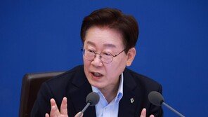 李 “사고 재발 업체 백몇십개…사람을 건축자재로 썼단 얘기”