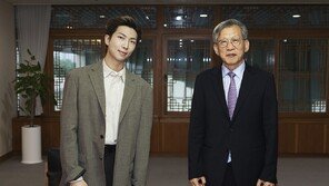 BTS RM에게 전달된 1호 상품…‘대동여지도’ 족자 스페셜 에디션 출시